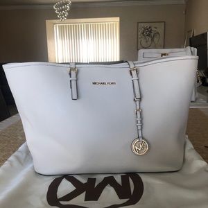 MICHAEL KORS CARRYALL WHITE TOTE